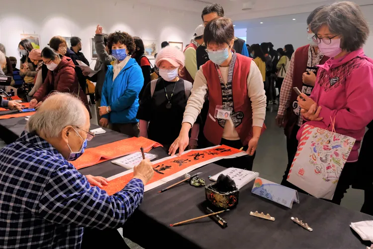 書法名家現場揮毫。新竹縣府提供