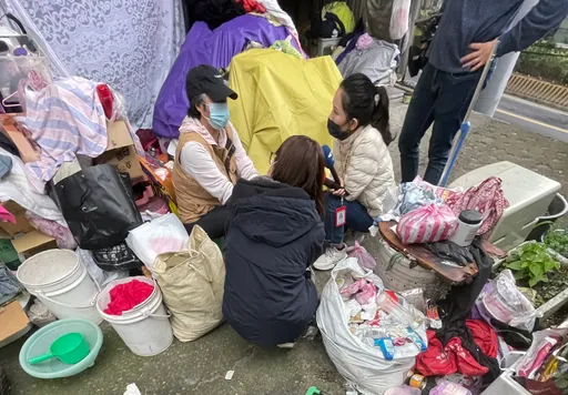台北都会区惊见「穴居族」！桥下夹缝当家　寒风露宿逾10年