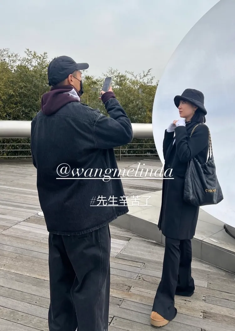 楊祐寧（左）替Melinda拍照。翻攝楊祐寧IG