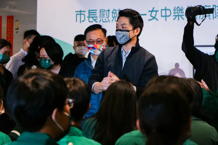 蔣萬安說，自己高中時曾想，哪一天可以大大方方走進北一女校園。賴昀岫攝