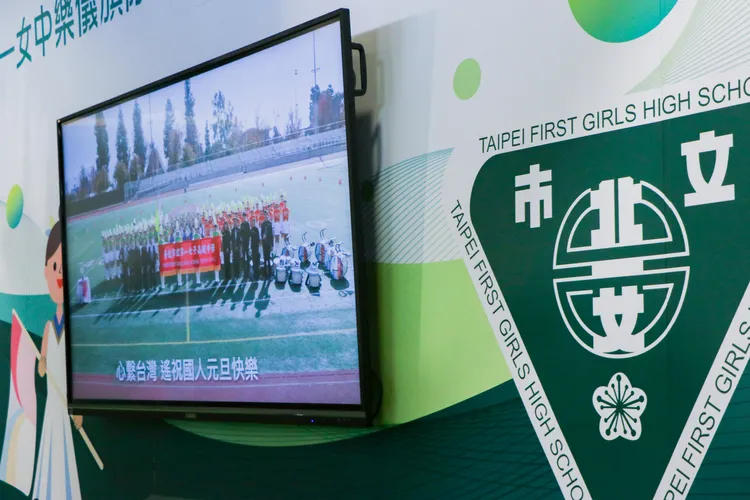 成員家長為學生記錄本次旅程，並做成影片。賴昀岫攝