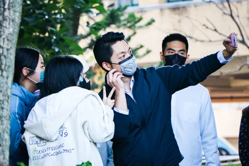 蔣萬安首曝慘綠少年站崗情史 等心儀的「小綠綠」!不是現任老婆