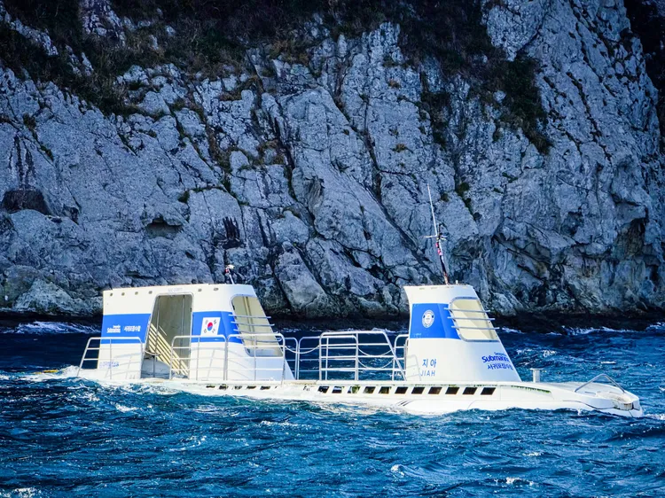 觀光潛水艇「芝雅號JIAH」2003年由芬蘭打造，總噸數16噸。田欣雲攝