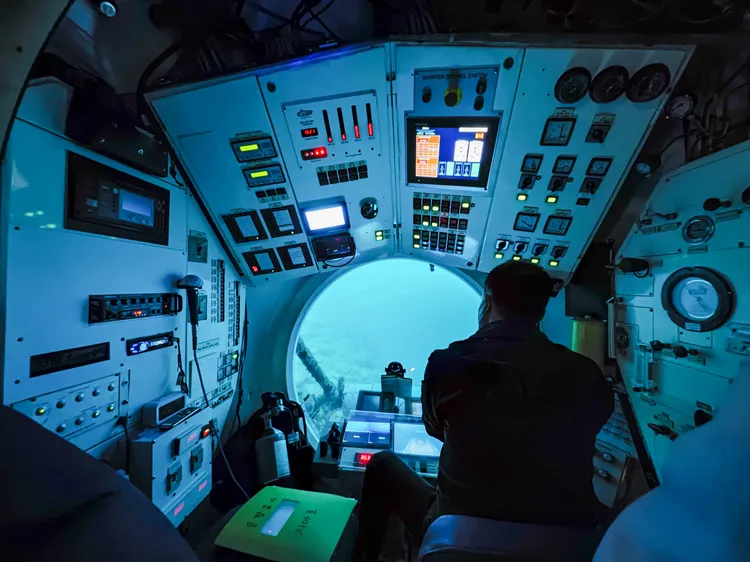 芝雅號平時航行深度40公尺，而最大潛深可達75公尺。田欣雲攝