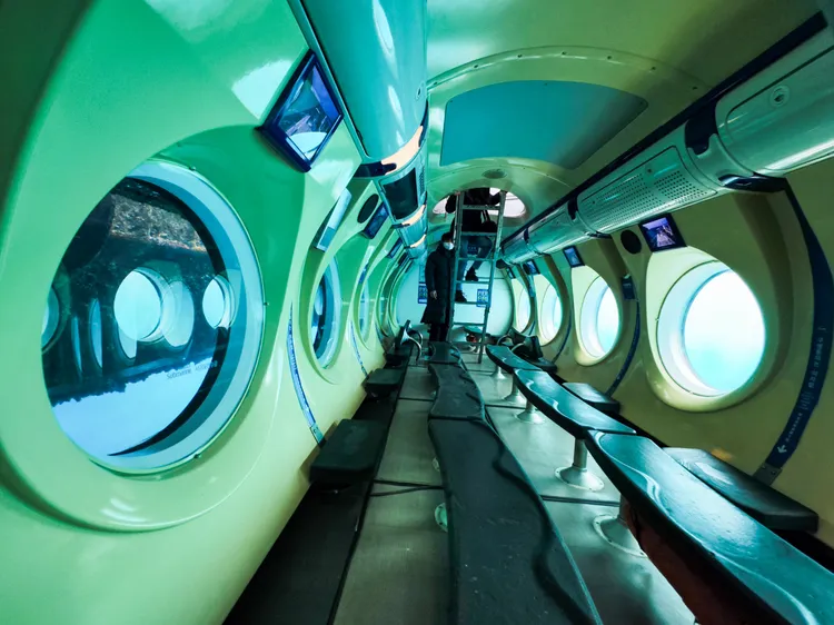 潛水艇擁有26個舷窗，一次最多可搭載67人。田欣雲攝