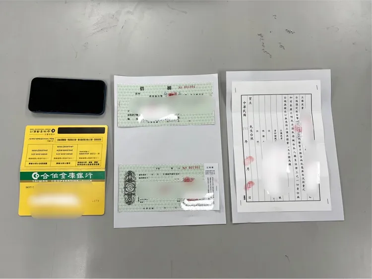 賴男被逼簽下本票。翻攝畫面