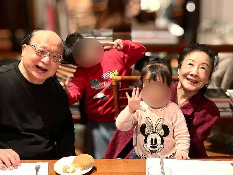 兩人現在生活看似多半在含飴弄孫。引自胡志強臉書