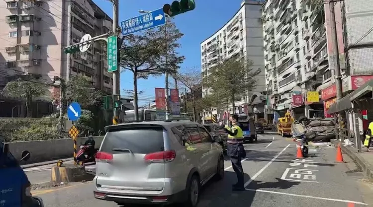 警方疏導車流。翻攝畫面