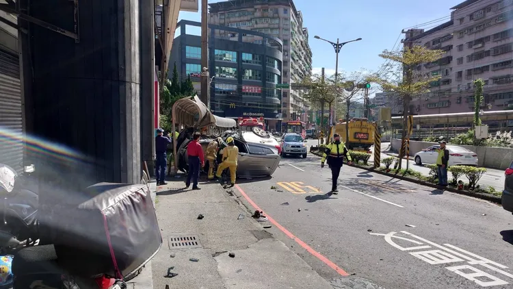 事故發生後，基金一路嚴重回堵。翻攝畫面