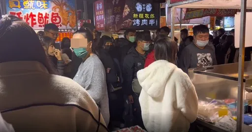 夜市買完蛋糕沒走遭認擋客　攤商怒譙破麻！她出來道歉了