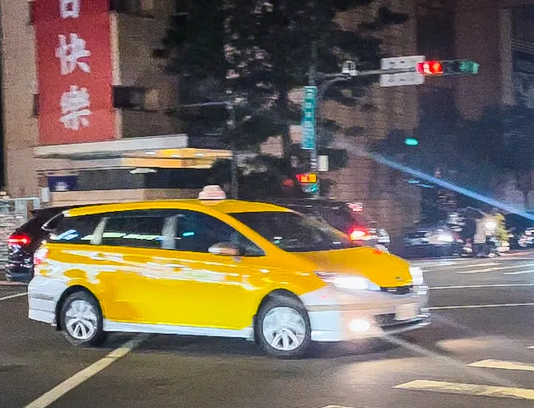 「春節加成運價」，每趟次會加收30元。賴昀岫攝