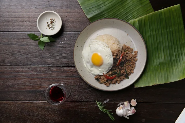 泰式打拋豬花椰飯。業者提供