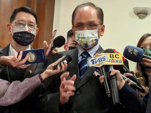 徐國勇曝「何志偉丟陳時中沙畫」影片 游錫堃怒了:影片外流我一定嚴辦