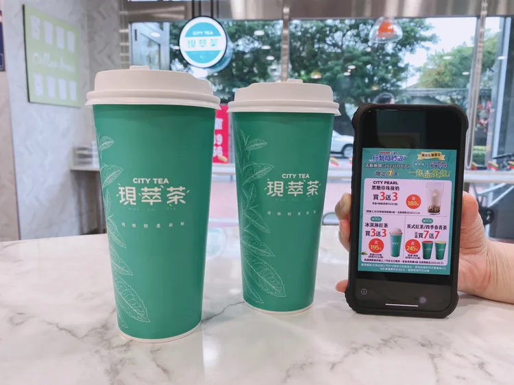 7-ELEVEN 1/7當天於OPEN POINT App行動隨時取祭出黑糖珍珠撞奶買3送3、冰淇淋紅茶買3送3。業者提供