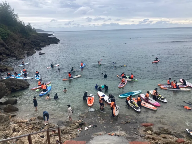 萬里桐玩水上活動遊客。陳宏銘攝