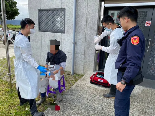 不慎踩到圓鍬被把手打傷　台東工地男血流滿面