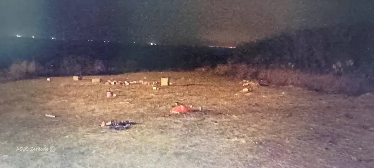 放煙火後留下的垃圾。讀者提供