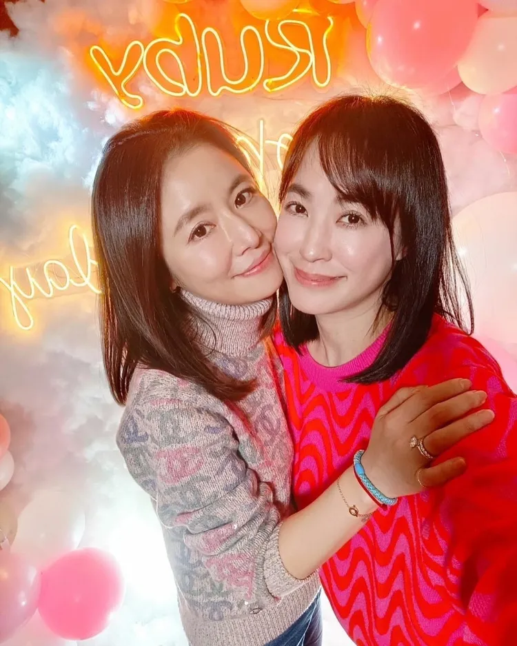 王以路（右）也為林心如慶生。翻攝林心如臉書