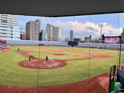 丟臉丟到國外？新竹棒球場砸12億卻不能用　登上美媒
