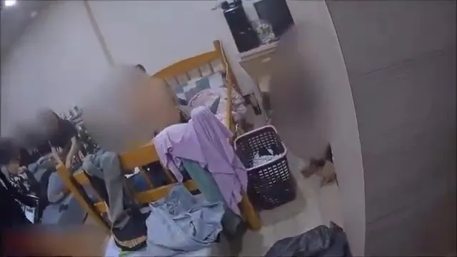 黃男遭拘禁在員林市一處大樓出租套房內，4坪大房內擠了6、7人看管限制他行動。警方提供