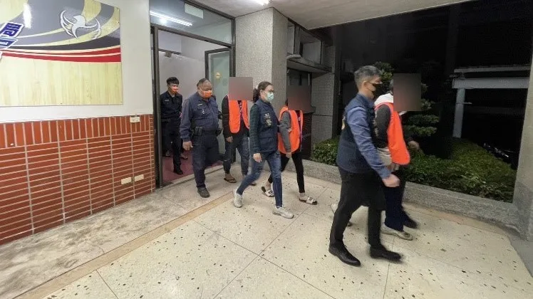 訊後將黃男在內等9人依妨害自由、詐欺、傷害，以及違反《洗錢防制法》和《組織犯罪防制條例》多罪移送法辦。警方提供