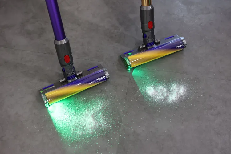 搭配新一代Fluffy Optic智慧光學偵測吸頭（左）讓微粒現形量倍增。翁玉信攝