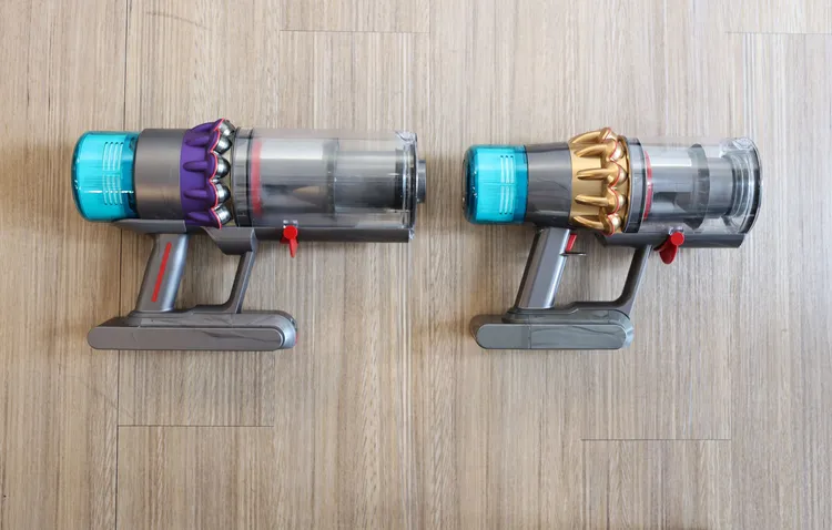 整體機身集塵筒（左）比之前V系列更大。翁玉信攝