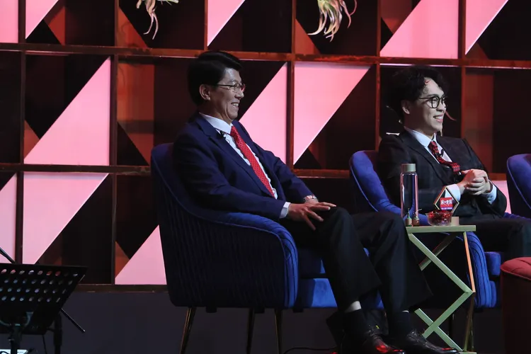 謝龍介被虧多次都是微笑面對。鄭孟晃攝