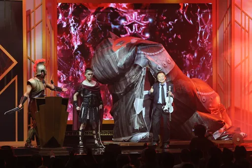 太Kuso！王世堅柯文哲《炎上》辦世紀婚禮　博恩牧師見證新婚禮物是這個