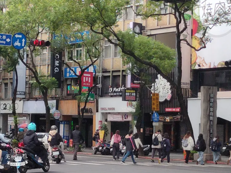 板橋是新北舉足輕重的交通樞紐與商業聚集地。東森房屋提供