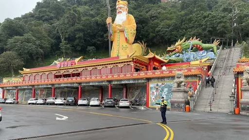 香客湧入烘爐地恐釀大塞車 春節期間!中和警交管+停車總量管制