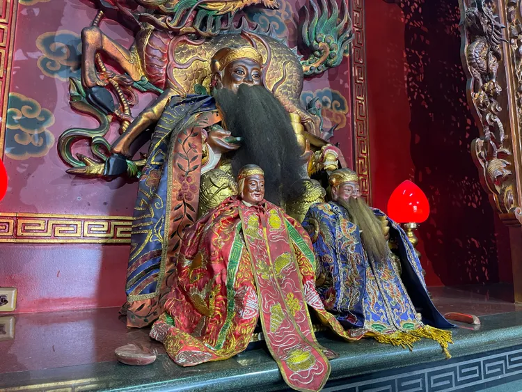 供奉土地公還有土地婆。施昂強攝