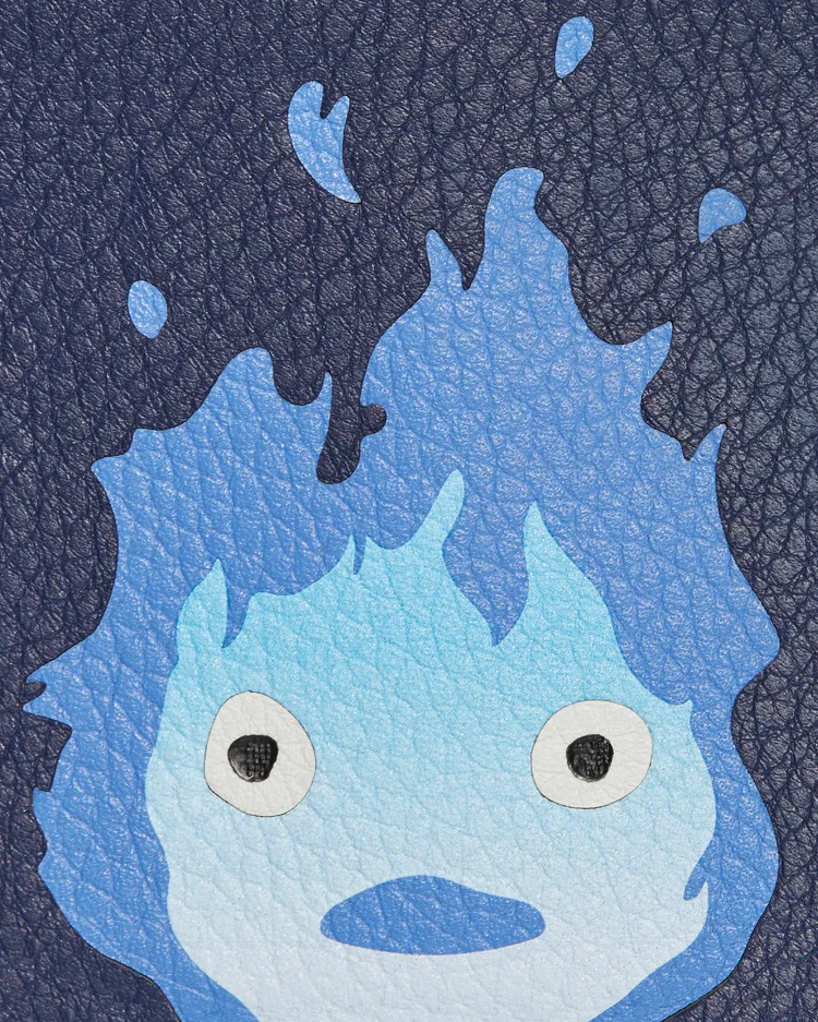 LOEWE x《霍爾的移動城堡》系列商品細節圖案。品牌提供