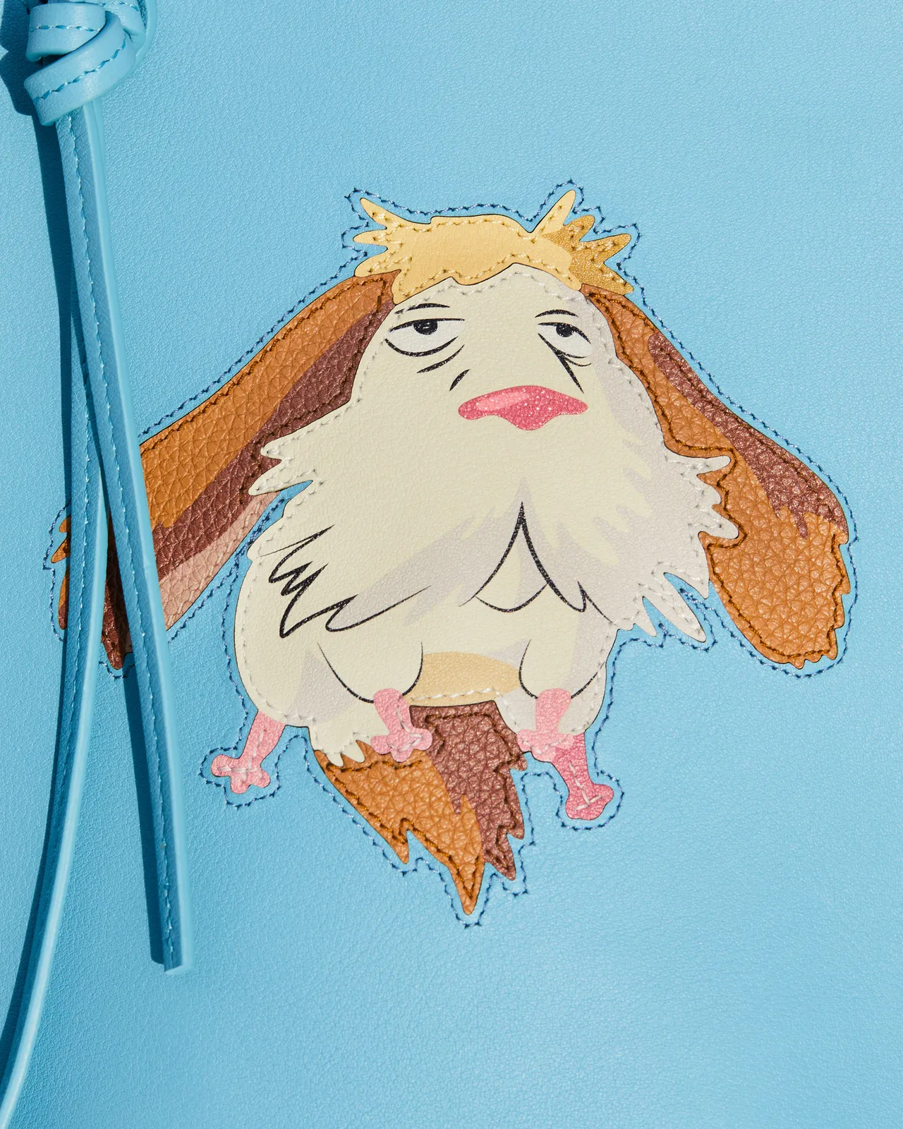 LOEWE x《霍爾的移動城堡》系列商品細節圖案。品牌提供