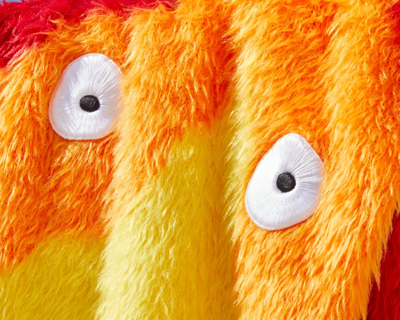 LOEWE x《霍爾的移動城堡》系列商品細節圖案。品牌提供