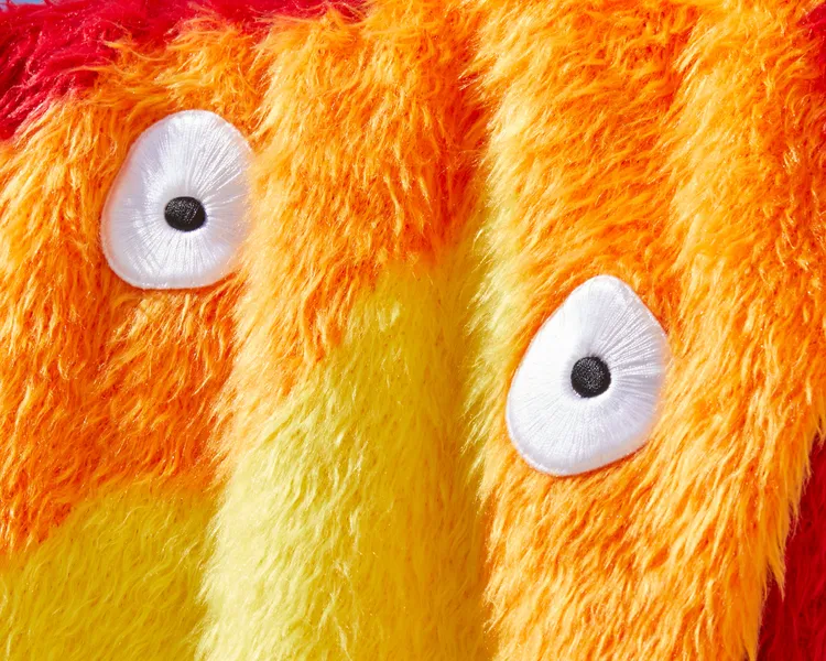 LOEWE x《霍爾的移動城堡》系列商品細節圖案。品牌提供