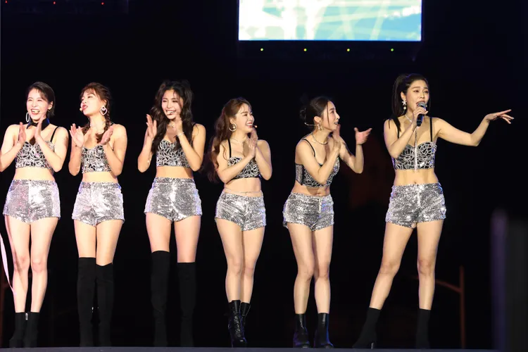 6人表演被網友盛讚「地表最辣」。民視提供