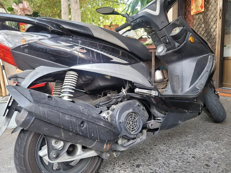 陳先生覺得無辜，因為機車都是原廠零件。陳先生提供