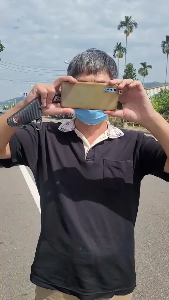 陳先生也被對方用手機拍下機車等資料。陳先生提供