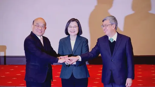 蘇貞昌陳建仁並肩同座！蔡英文謝謝他扛重擔　「再精彩的劇本也得翻到下篇章」