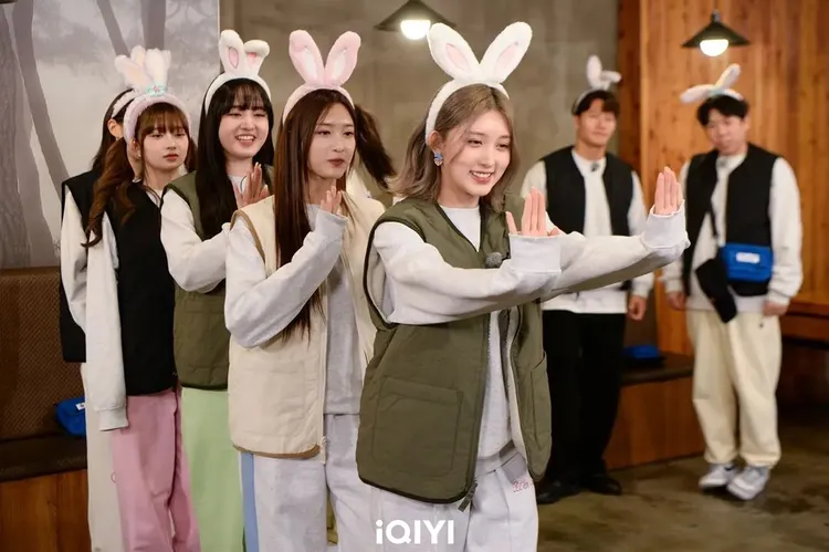 IVE成員Rei（左起）、Liz、Leeseo、金秋天參加《Running Man》。愛奇藝國際站提供