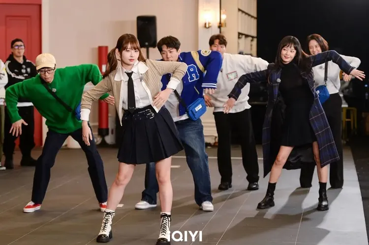 Rei與《RM》成員們一起跳舞。愛奇藝國際站提供