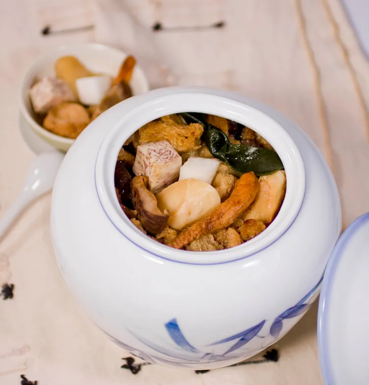 年菜加熱務必要超過攝氏70度，才能消滅細菌。花蓮慈濟醫院提供