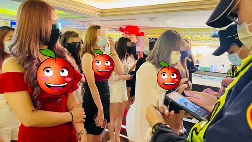 多圖｜臨檢酒店驚見「雙球海」　蜜腿＋爆乳妹子排排站驗身分