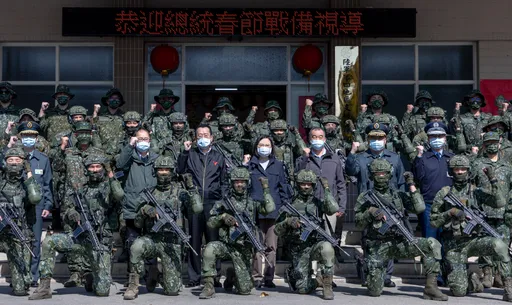 國防沒有假期!蔡英文初三慰勉特戰指揮部 感謝國軍讓同胞安心過年