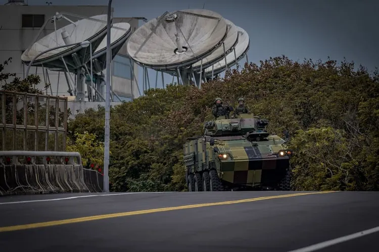 陸軍裝甲542林姓上兵，涉嫌竄改快篩試劑確診日期被法辦。圖為該部隊訓練情形。翻攝中華民國陸軍網站