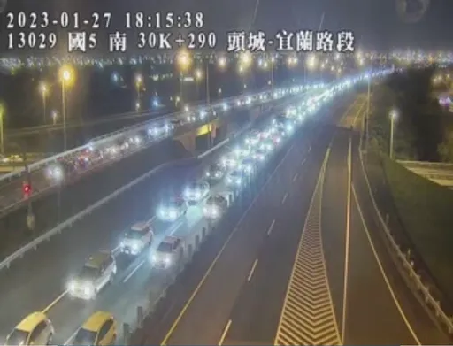 國道6起追撞!最長回堵5公里 魔王國5持續紫爆時速僅4公里