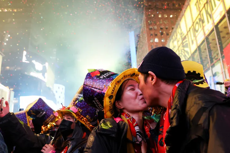 來到時報廣場跨年，最後來個浪漫的結尾，當然是一定要的啦。路透社