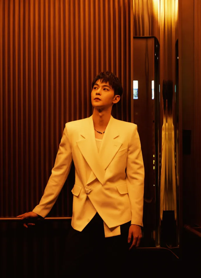 唐曉天外型帥氣，但知名度遠不如黃景瑜。