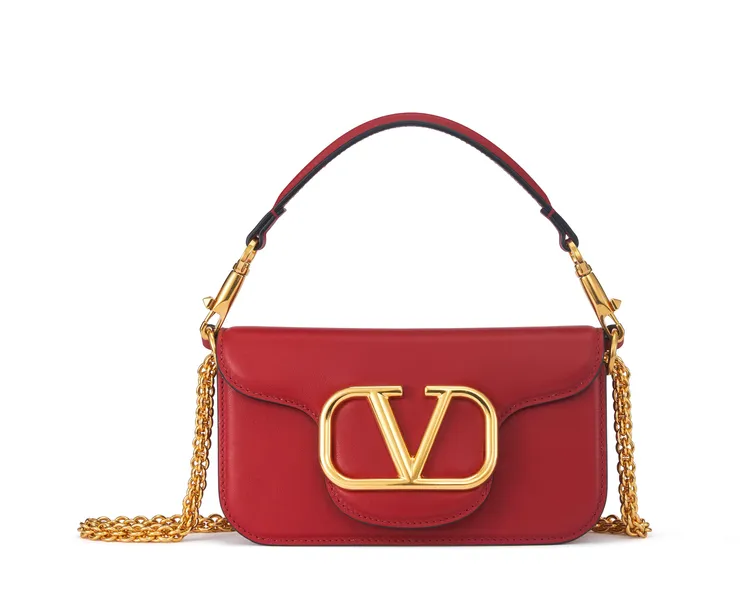 Valentino Garavani Rosso Toile Iconographe Locò肩背包，約7萬8500元。品牌提供